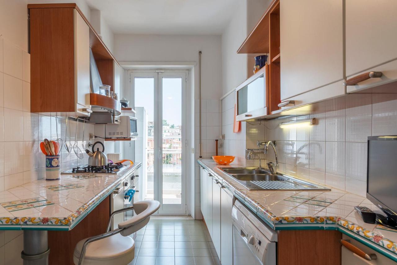 Roomy And Bright Apartment With Terrace Roma Exterior foto